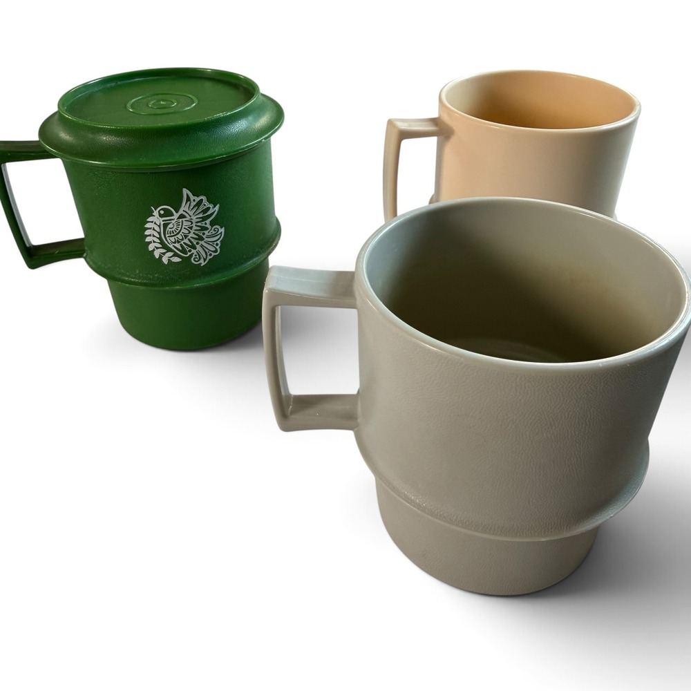 Vintage Tupperware Stacking Mugs Set of 5 with 2 Lids Mixed Earth Tones 1312 USA - Picture 2 of 8